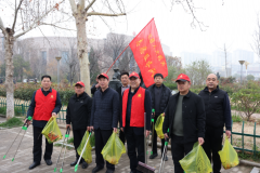 ����˴������죺С�ж�����������